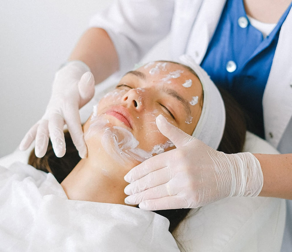 Процедура ухода за кожей лица